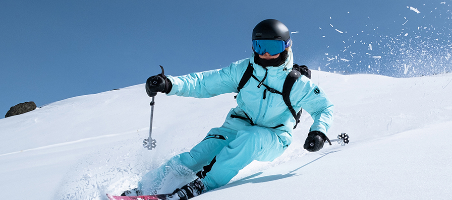 Skier wearing the Smith 4D MAG XL goggles and Method Pro helmet