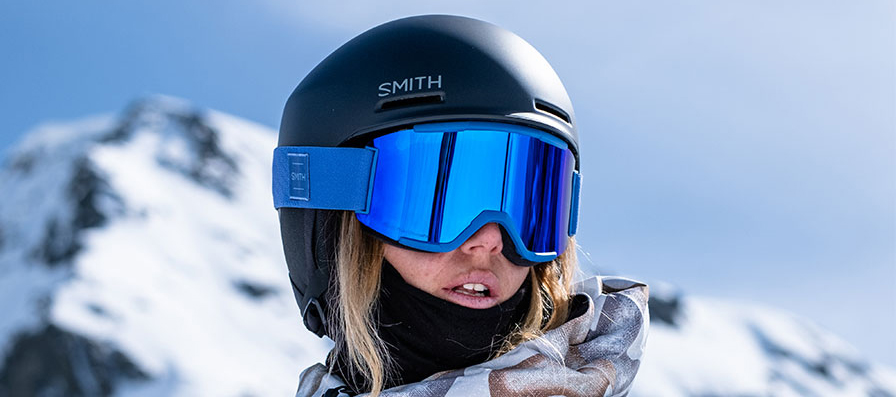 Snowboarder wearing Smith Squad goggles