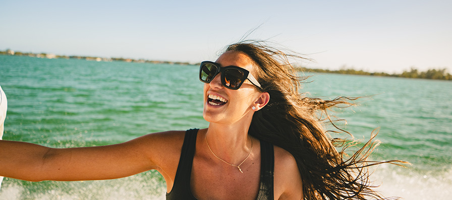 Woman wearing Smith Mono Lake sunglasses